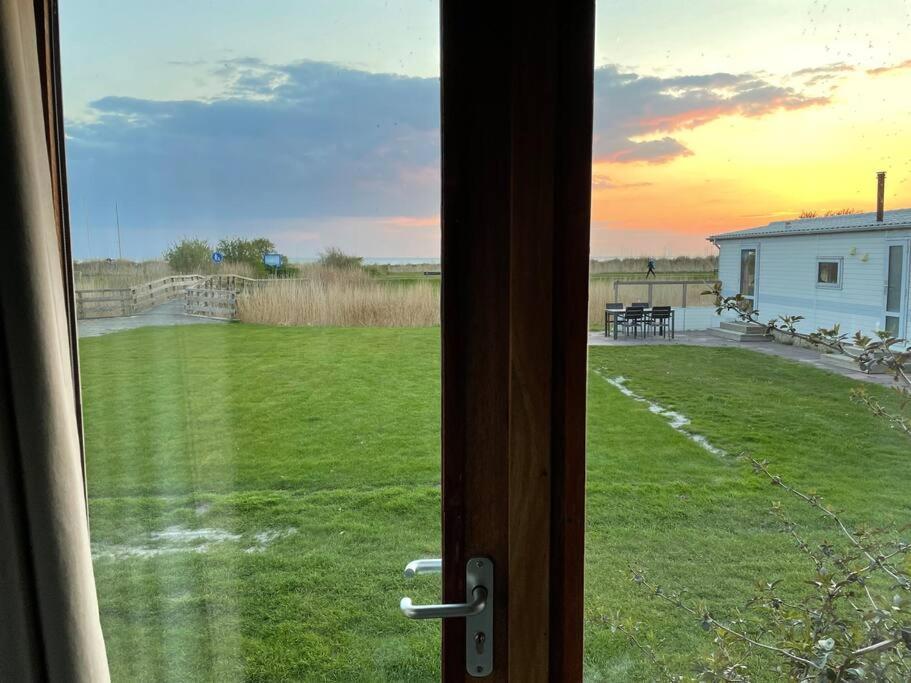 Strandvakantiehuisje! ウォルクム エクステリア 写真
